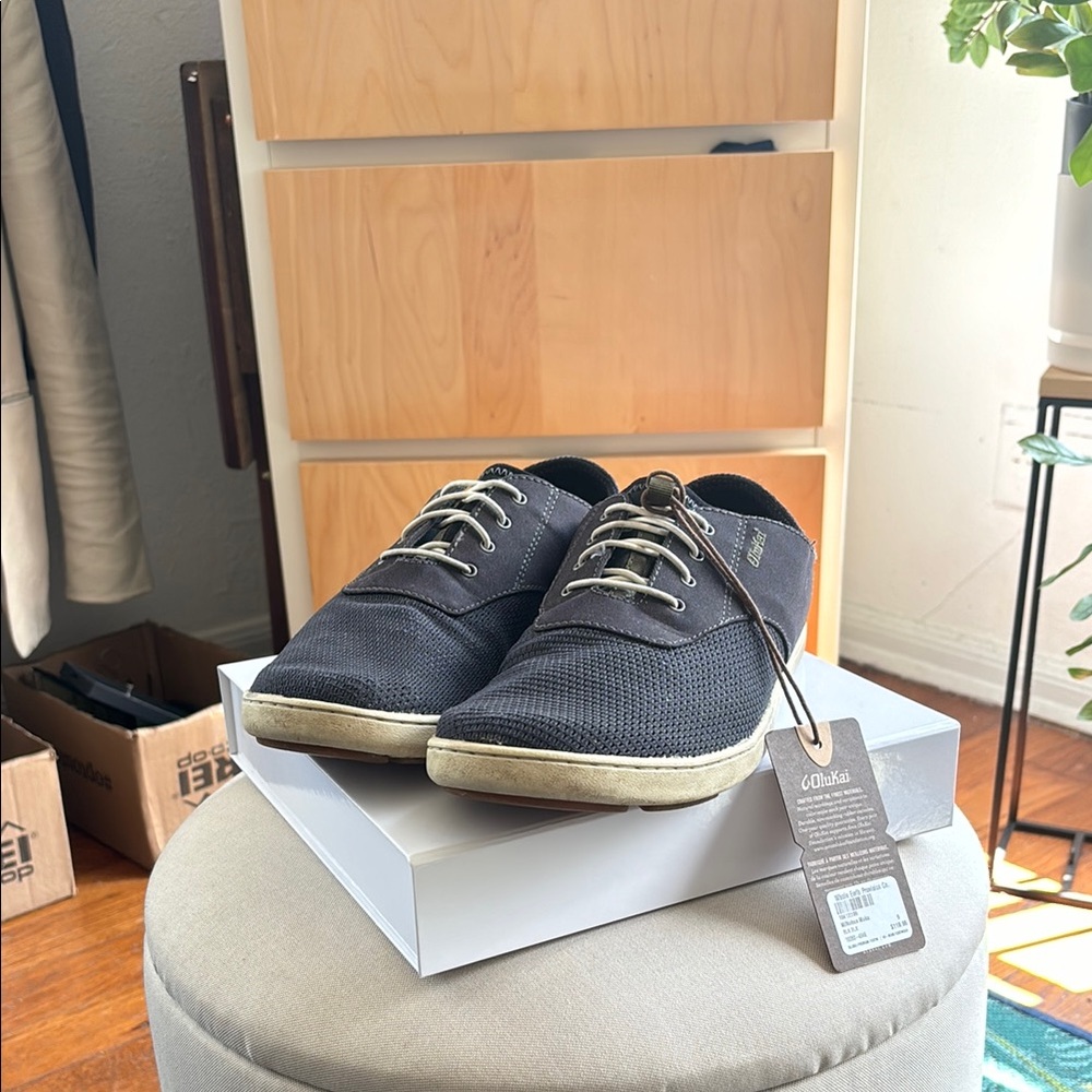 OluKai Black and Blue Oxford Shoes Minimalist Design